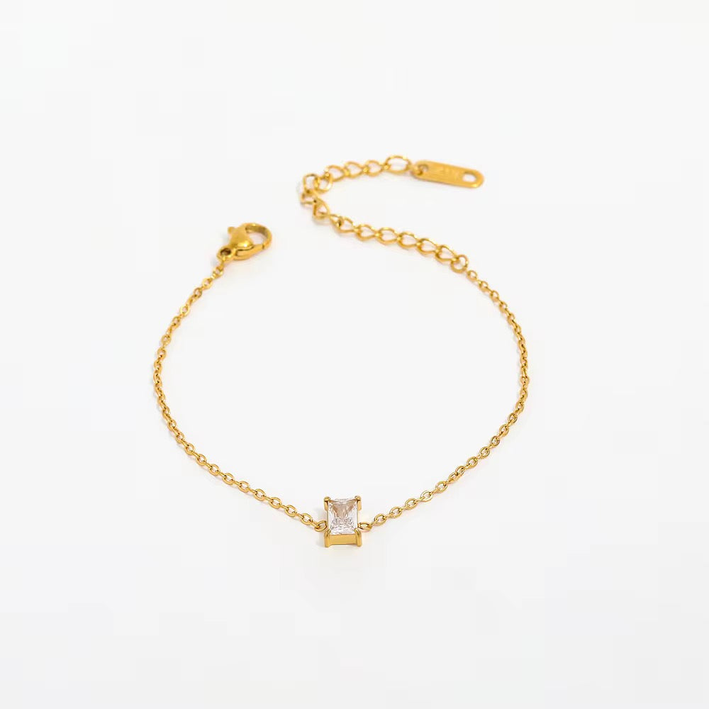 The solitaire bracelet